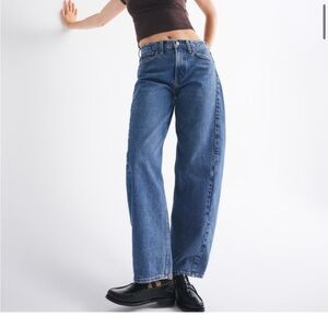 Abercrombie & Fitch mid rise barrel Jean